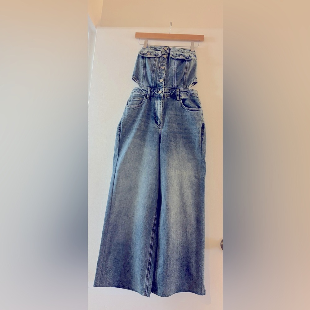 Urban Revivo, Sz,6 Jean jumper side cut out